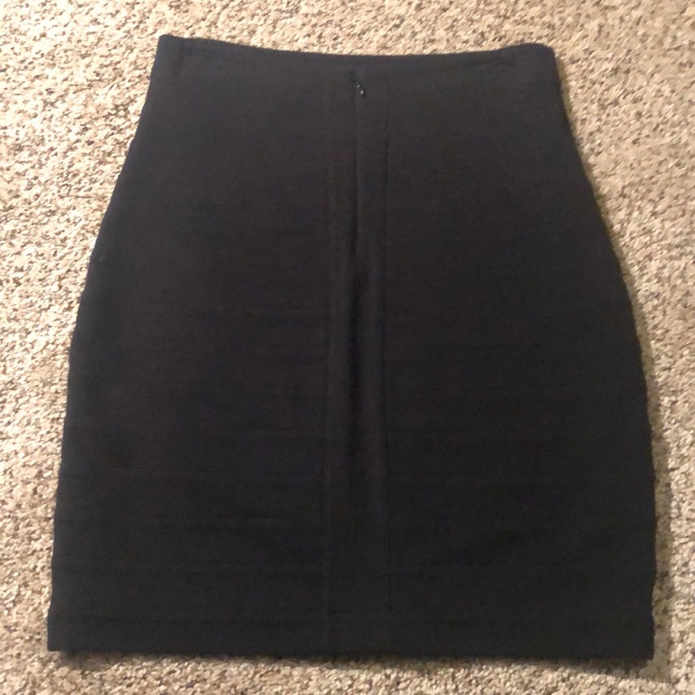 Express Black pencil skirt size 2. - Picture 2 of 2